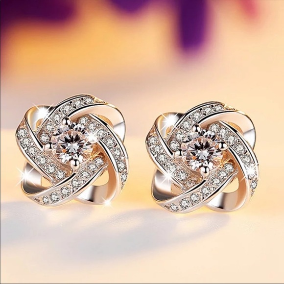 🌟 Sterling Silver CZ Stud Earrings - Picture 1 of 5